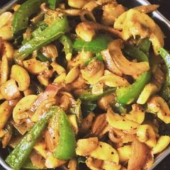A picture of Mushroom pepper fry.