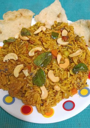 A picture of Bisi Bele Huli Ana (Hot Lentils & Rice).
