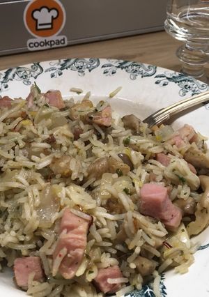 Une photo de Riz à l’espagnol, pleurotes et jambon au safran