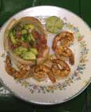 Camarones con guacamole