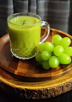 A picture of Green Grapes Smoothie.