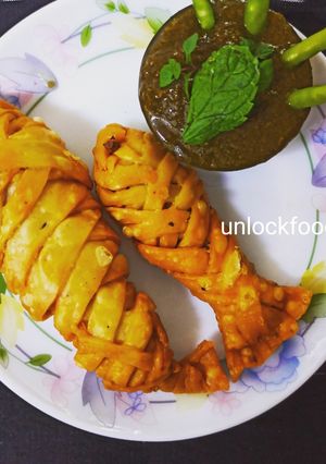 A picture of Fish Samosa.