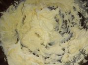 Una foto de ganache chocolate blanco