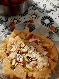 सूजी का हलवा (Suji ka halwa recipe in hindi) रेसिपी मुख्य फोटो