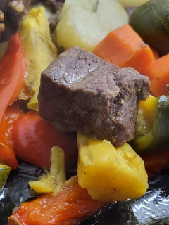 Una foto de Vacío de novillo con verduras al horno