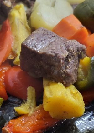 Una foto de Vacío de novillo con verduras al horno