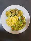 Tortilla de porotos verdes con zapallo italiano dorado/salteado