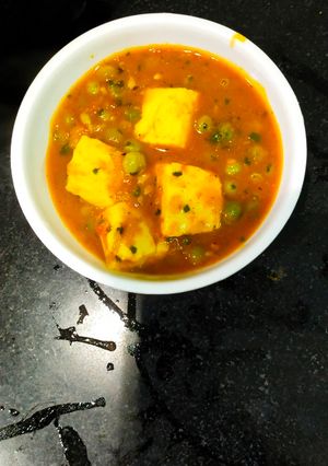 मटर पनीर (matar paneer recipe in Hindi) रेसिपी मुख्य फोटो