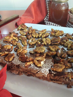 Una foto de Brownie de chocolate con nueces caramelizadas