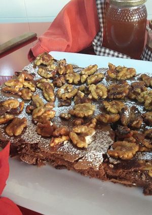 Una foto de Brownie de chocolate con nueces caramelizadas