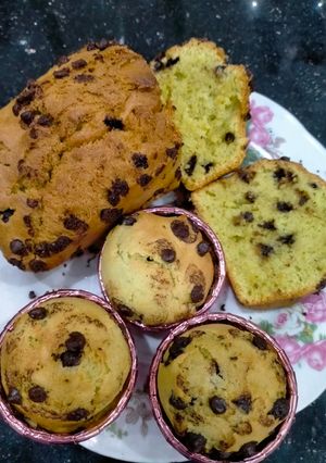 Hình của món Bánh muffin quả bơ chocolate chip.