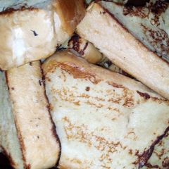 A picture of French toast.