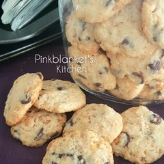 A picture of Cornflakes and Nestum Cookies.