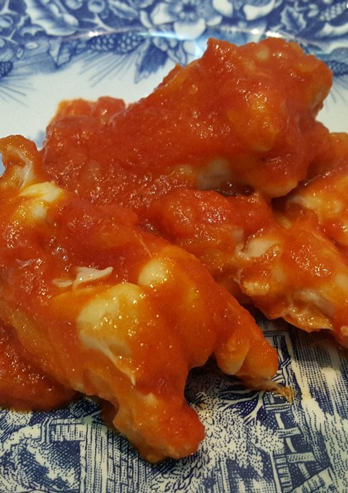 Una foto de Patitas de cordero con tomate