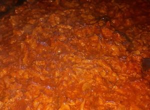 Una foto de Chicharrón prensado en salsa roja mmm