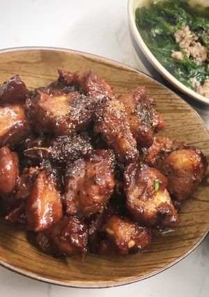 Hình của món Sườn non ram tiêu.