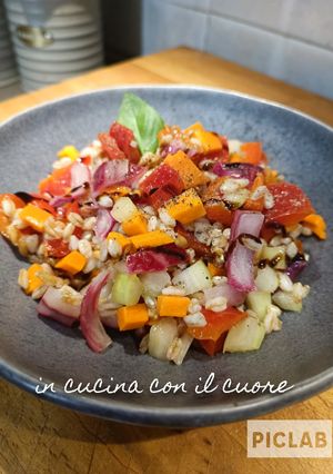 Foto di Insalata fredda di farro con 'finti sottaceti'