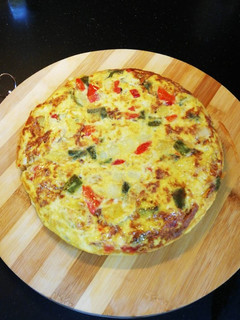 Una foto de Tortilla de patatas con pimientos