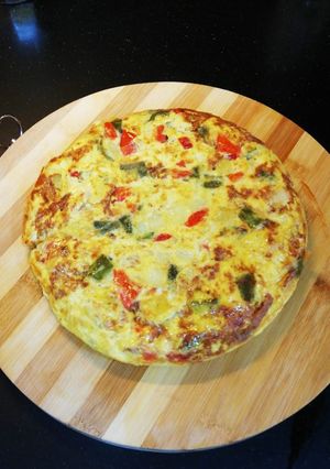 Una foto de Tortilla de patatas con pimientos
