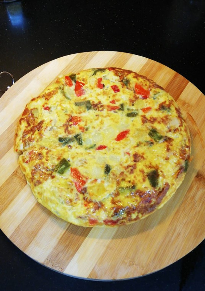 Una foto de Tortilla de patatas con pimientos