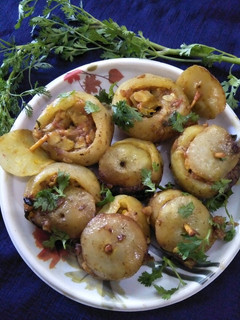 भरवां टोकरी टिंडे (Bharwan Tokri Tinde Recipe in Hindi) रेसिपी मुख्य फोटो