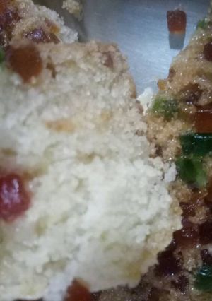 A picture of Suji tutifruti cake.