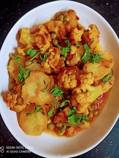 गोभी आलू की सब्जी कढ़ाई में रेसिपी मुख्य फोटो