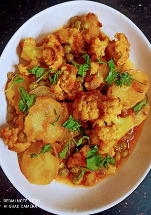 गोभी आलू की सब्जी कढ़ाई में रेसिपी मुख्य फोटो