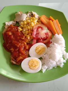 Foto resep 2. Menu Makan Siang: Dada Ayam Panggang Saus BBQ & Sayur