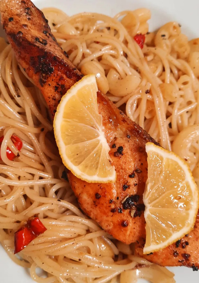 Foto resep Pasta Aglio E Olio Lemon Butter Salmon Simple dan Enak