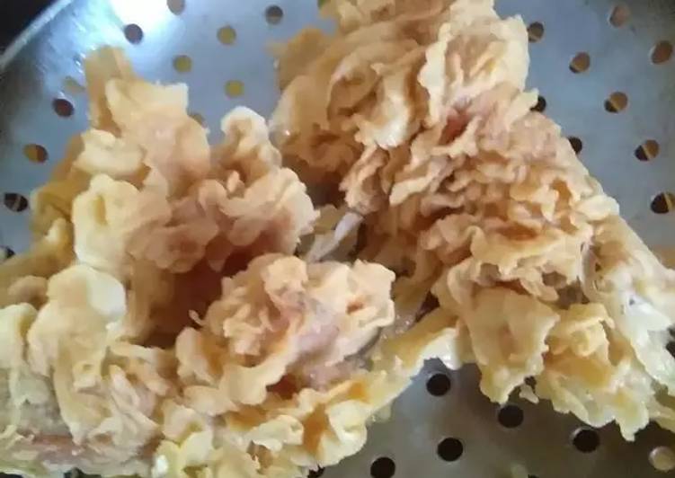 Langkah Mudah untuk Membuat Ayam goreng krispi kriuk tahan lama yang Menggugah Selera