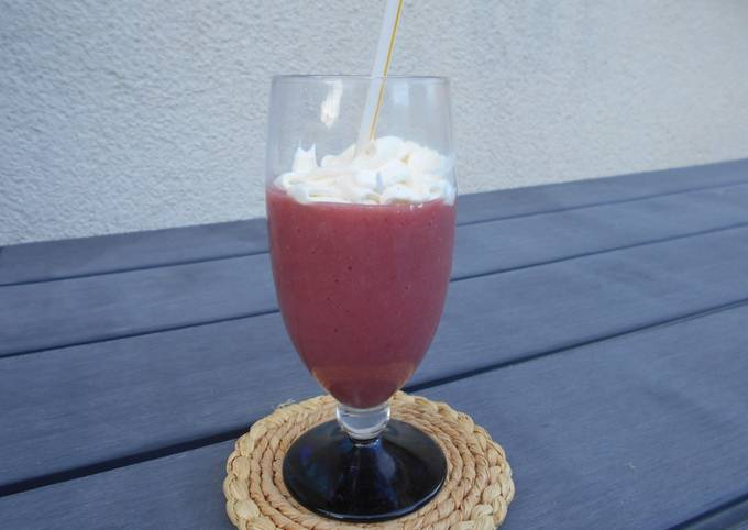 Smoothie fraises bananes chantilly