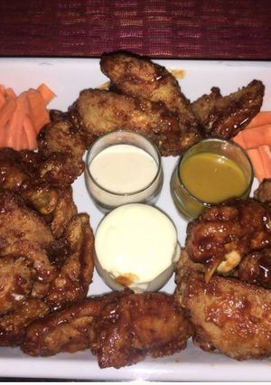Una foto de BBQ wings (alitas bbq)