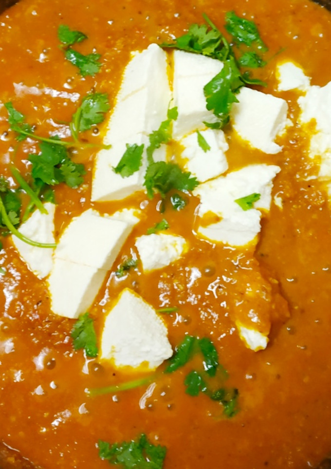 A picture of Paneer butter masala.