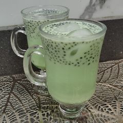 A picture of Chia Seeds pistachio Fizz.