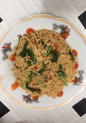 Hình của món Mì xào cà chua rau cải.