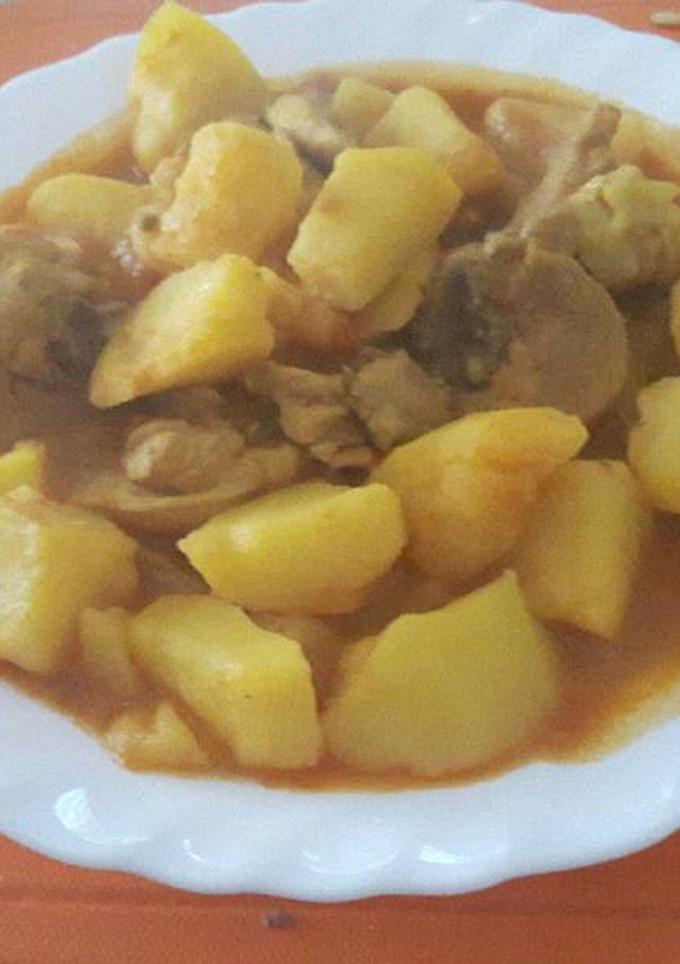 Una foto de Estofado de papas con pollo