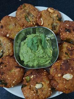 ફરાળી વડા (Farali Vada Recipe In Gujarati) રેસીપી મુખ્ય ફોટો