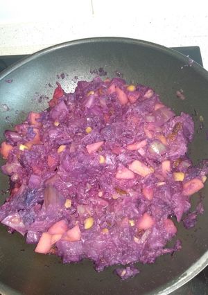Una foto de Lombarda con manzana y anacardos en Autocook & Instan Pot