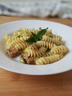 Foto di Pasta fredda tonno zucchine e menta