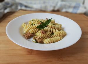 Foto di Pasta fredda tonno zucchine e menta