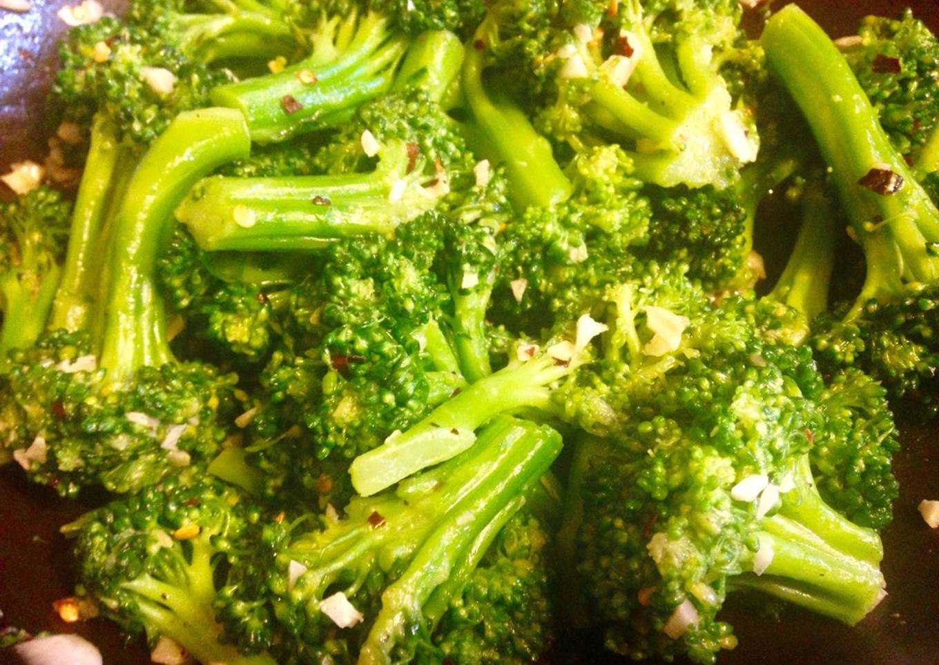 Sautéed Broccoli with garlic and red pepper flakes