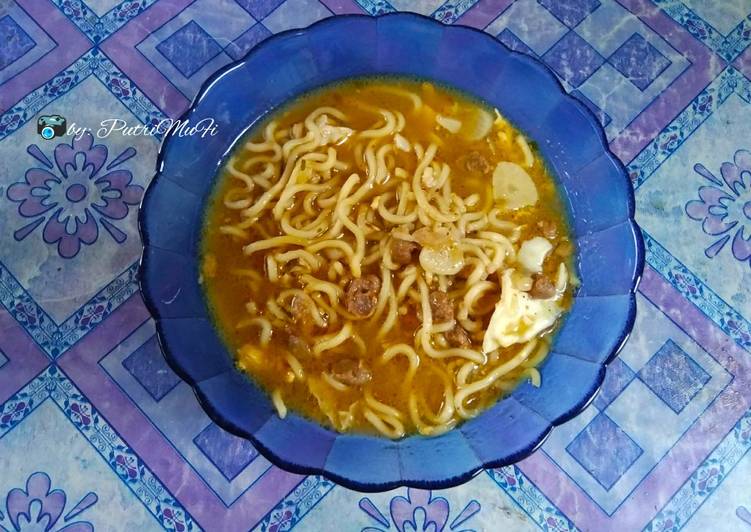 Indomie kuah rasa soto Padang