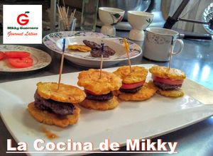 Una foto de Bocadillo de tostón de plátano y carne
