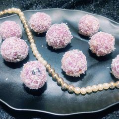 A picture of Blueberry Coconut Roundals.