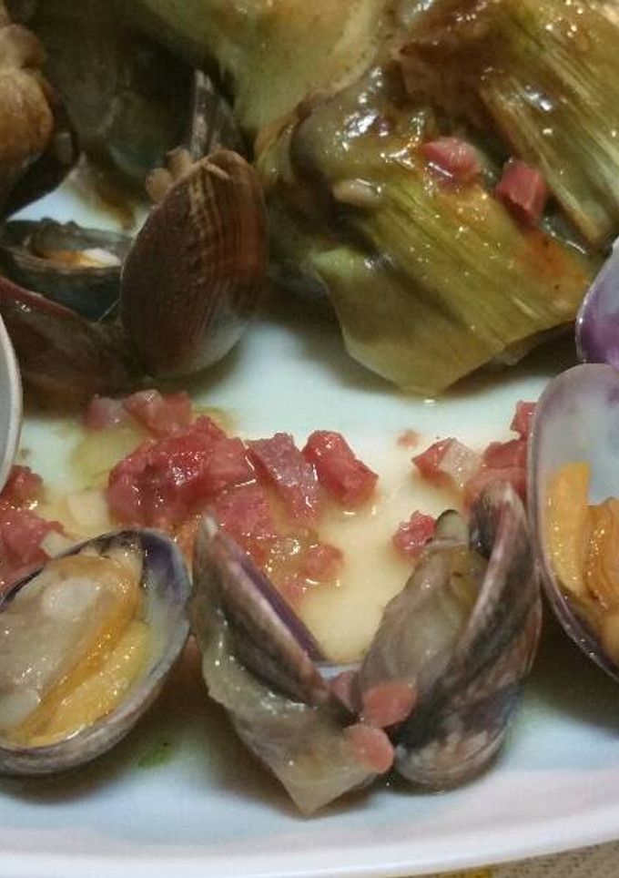 Una foto de Alcachofas con Almejas