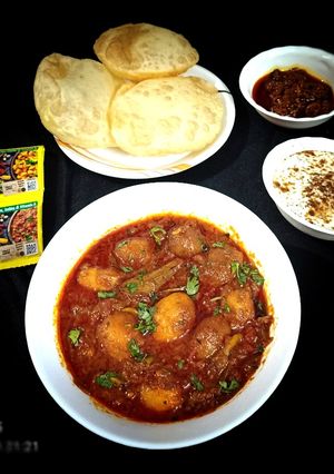 A picture of Bengali Aloor Dum with luchi.
