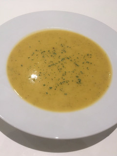Una foto de Crema de calabaza, brócoli y puerros