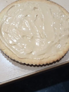 Una foto de Tarta de banana con crema y dulce de leche