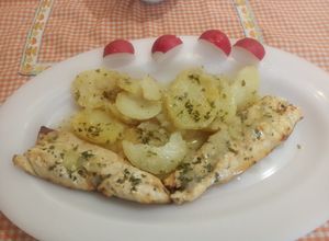 Una foto de Filetes de Caballa al horno con patatas